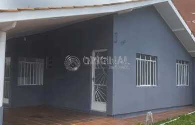 Imagem: A casa possui 2 Dormitórios, 1 Banheiro, 1 Vaga na garagem