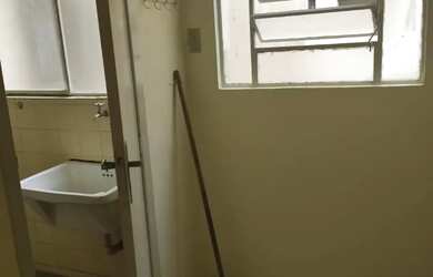 Imagem 7: Ótimo apto de 2 quartos com piso porcelanato, sala com sacada com piso...