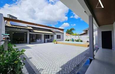 Imagem 4: Casa Plana de Alto Padrão com Piscina no bairro glória emJoinville /...