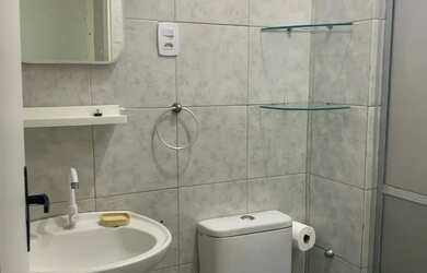 Imagem: O apartamento possui 2 Dormitórios, 1 Banheiro, 1 Vaga na garagem