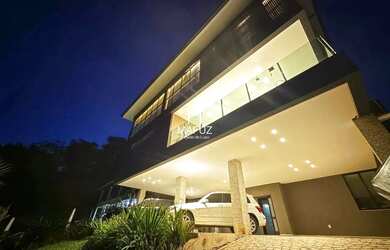 Imagem: A casa possui 5 Dormitórios, 5 Banheiros, 5 Vagas na garagem