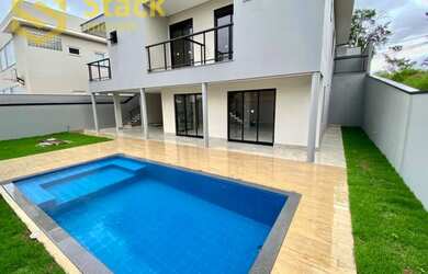 Imagem: A casa em condomínio possui 4 Dormitórios, 5 Banheiros, 4