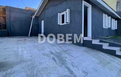 Imagem: A casa possui 2 Dormitórios, 1 Banheiro, 2 Vagas na garagem