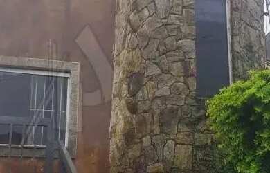 Imagem: O depósito possui 5 Vagas na garagem, 300m² de Área e está