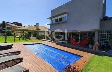 Imagem: A casa em condomínio possui 4 Dormitórios, 5 Banheiros, 4