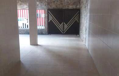 Imagem: A casa possui 3 Dormitórios, 2 Banheiros, 5 Vagas na garagem