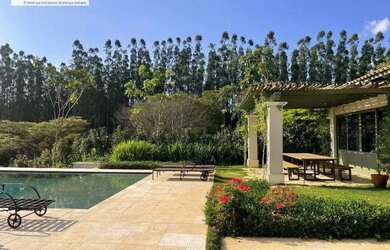 Imagem: A casa em condomínio possui 5 Dormitórios, 5 Banheiros, 4