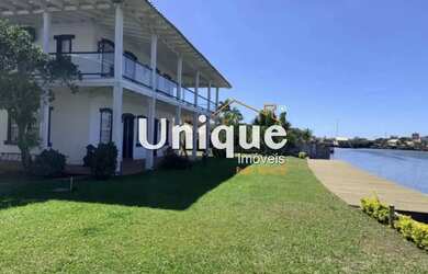 Imagem: A casa possui 5 Dormitórios, 5 Banheiros, 2.420m² de Área