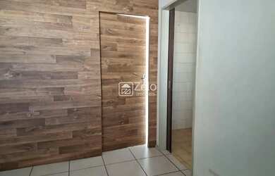 Imagem: O apartamento possui 1 Dormitório, 1 Banheiro, 1 Vaga na garagem