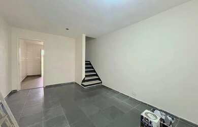 Imagem: A casa possui 2 Dormitórios, 1 Banheiro, 1 Vaga na garagem