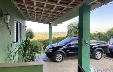 Imagem: A casa possui 3 Dormitórios, 1 Banheiro, 4 Vagas na garagem