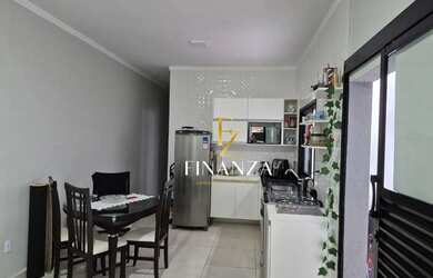 Imagem: A casa possui 2 Dormitórios, 2 Banheiros, 1 Vaga na garagem