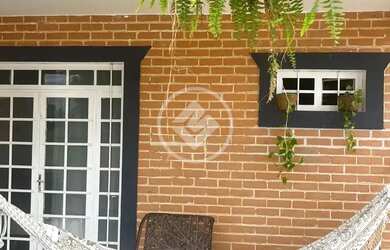 Imagem: A casa possui 3 Dormitórios, 4 Banheiros, 3 Vagas na garagem