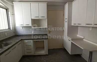 Imagem: O apartamento possui 4 Dormitórios, 3 Banheiros, 1 Vaga na