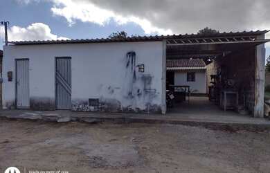 Imagem: A casa possui 2 Dormitórios, 1 Banheiro, 2 Vagas na garagem