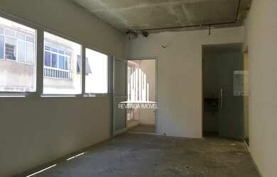 Imagem: O depósito possui 1 Vaga na garagem e 32m² de Área e está