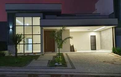 Imagem: A casa em condomínio possui 3 Dormitórios, 1 Banheiro, 4 Vagas