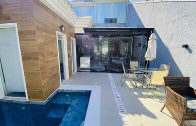 Imagem: A casa em condomínio possui 4 Dormitórios, 4 Banheiros, 4