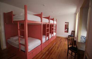 Imagem: O quarto possui Área de serviço e está localizado em Centro