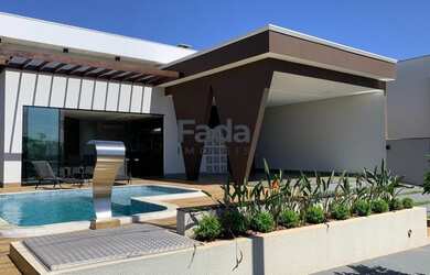 Imagem: A casa em condomínio possui 4 Dormitórios, 5 Banheiros, 217m²