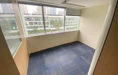 Imagem: O depósito possui 5 Vagas na garagem, 202m² de Área e está