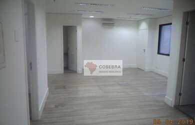 Imagem: O depósito possui 1 Vaga na garagem, 37m² de Área e está