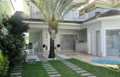 Imagem: A casa em condomínio possui 4 Dormitórios, 5 Banheiros, 3