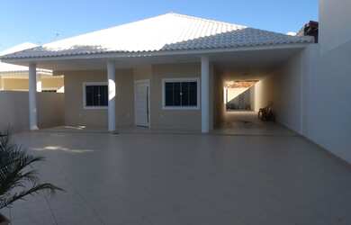 Imagem: A casa possui 4 Dormitórios, 1 Banheiro, 5 Vagas na garagem