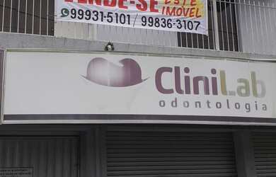 Imagem: A casa possui 4 Dormitórios, 2 Banheiros, 4 Vagas na garagem