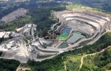 Imagem: O terreno possui 178.400m² de Área e está localizado em