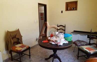 Imagem 4: Três casas em Cordovil. Varanda, Área de serviço, 316m² de Áreae3...