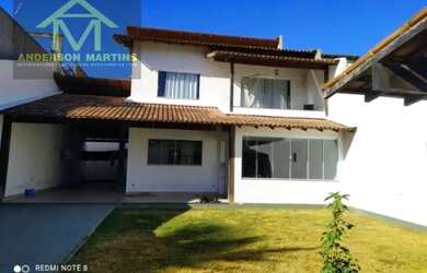 Imagem: A casa possui 3 Dormitórios, 4 Banheiros, 3 Vagas na garagem