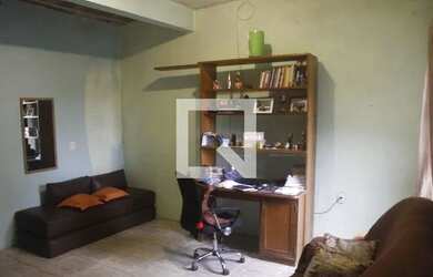 Imagem: A casa possui 2 Dormitórios, 1 Banheiro, 1 Vaga na garagem