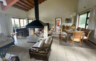 Imagem: A casa em condomínio possui 3 Dormitórios, 4 Banheiros, 3