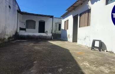 Imagem: A casa possui 3 Dormitórios, 3 Banheiros, 2 Vagas na garagem