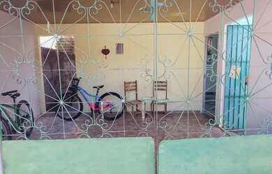 Imagem: A casa possui 3 Dormitórios, 2 Banheiros, 70m² de Área e