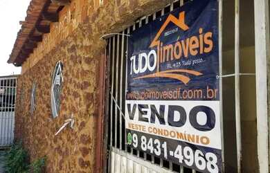 Imagem: A casa possui 2 Dormitórios, 2 Banheiros, 1 Vaga na garagem