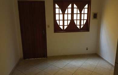 Imagem: A casa possui 1 Dormitório e 1 Banheiro e está localizado