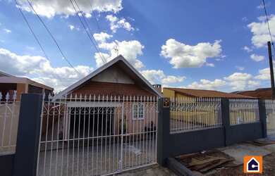 Imagem: A casa possui 5 Dormitórios, 4 Banheiros, 5 Vagas na garagem