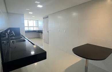 Imagem: O apartamento possui 4 Dormitórios, 5 Banheiros, 4 Vagas na