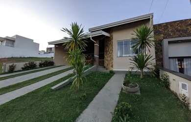 Imagem: A casa em condomínio possui 3 Dormitórios, 2 Banheiros, 2