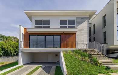 Imagem: A casa em condomínio possui 3 Dormitórios, 3 Banheiros, 4