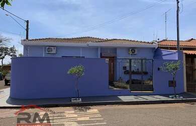 Imagem: A casa possui 3 Dormitórios, 3 Banheiros, 141m² de Área e