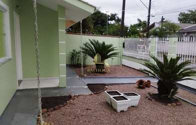 Imagem: A casa possui 3 Dormitórios, 2 Banheiros, 1 Vaga na garagem