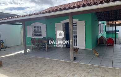 Imagem: A casa possui 2 Dormitórios, 3 Banheiros, 2 Vagas na garagem