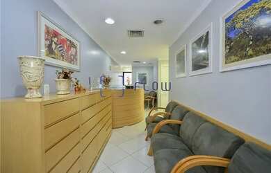 Imagem: O depósito possui 2 Vagas na garagem e 61m² de Área e está