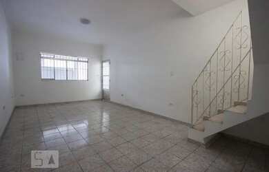 Imagem: A casa possui 4 Dormitórios, 2 Banheiros, 2 Vagas na garagem