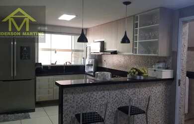 Imagem: A casa possui 3 Dormitórios, 1 Banheiro, 2 Vagas na garagem