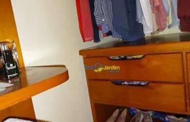 Imagem: O apartamento possui 2 Dormitórios, 1 Banheiro, 2 Vagas na