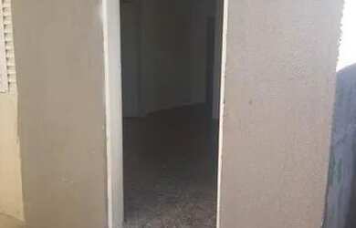 Imagem: A casa possui 3 Dormitórios, 1 Banheiro, 70m² de Área e